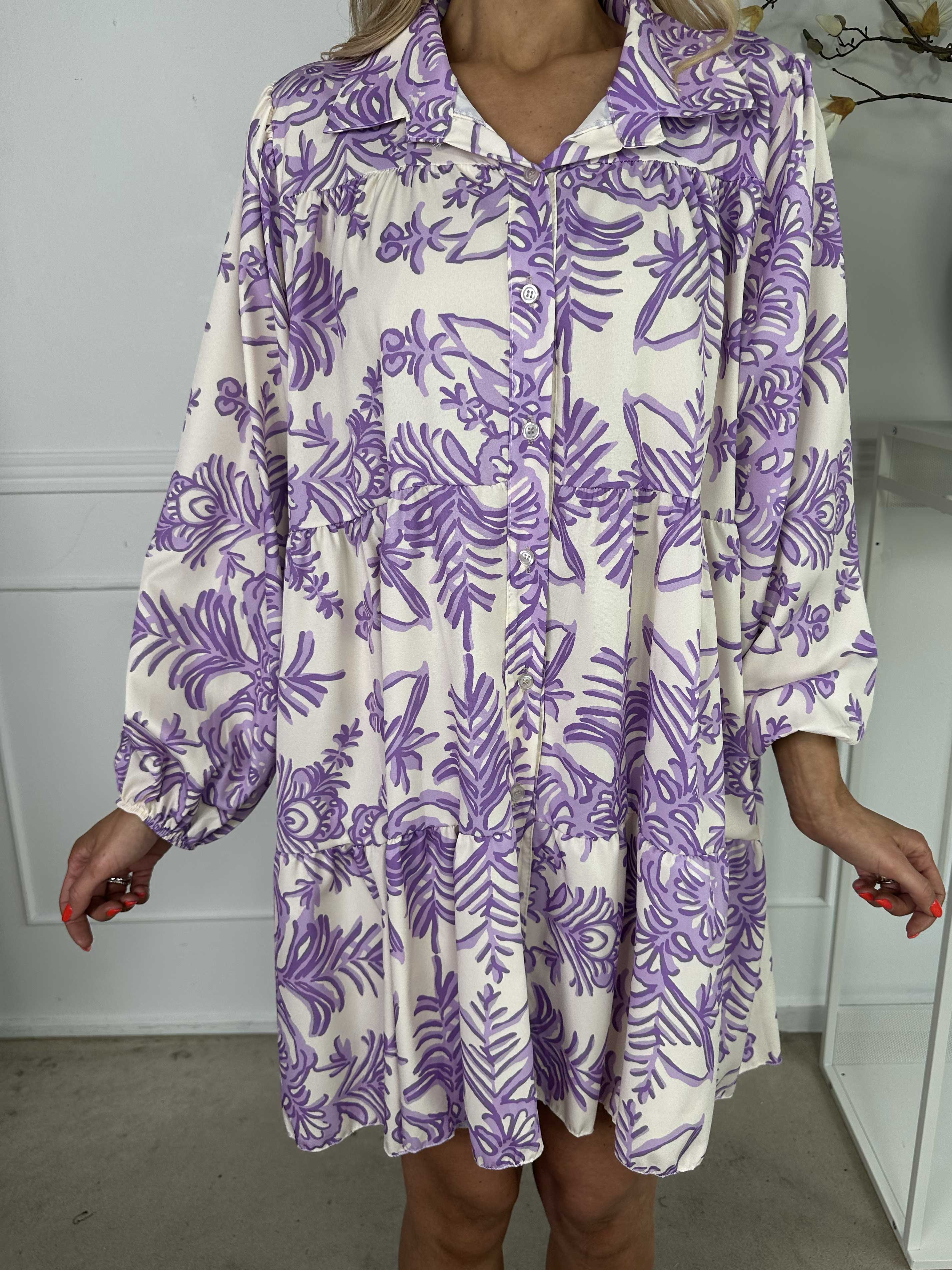 Sophie - Mönstrad skjortklänning i viskosblandning med volangkant